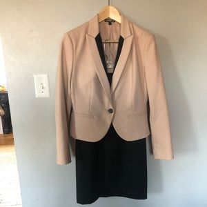 Express skirt suit